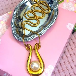 🆑🫧CLEARANCE!🏷️ Vintage Monet Faux Pearl in Gold tone Snake Chain